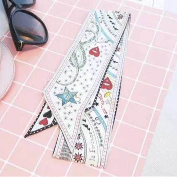 Decorative purse handle wrap double sided heart and cosmo design purse scarve - Picture 4 of 6